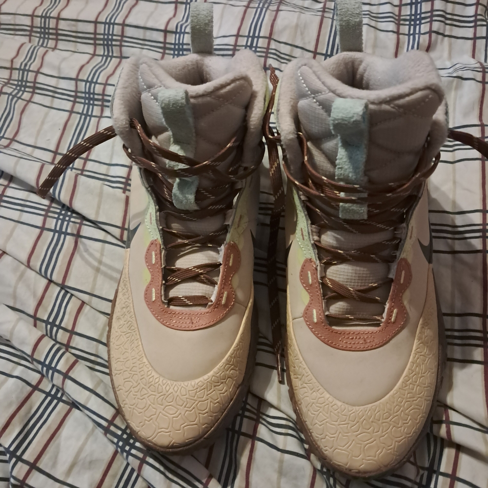 Nike ACG Kids Boots - Cream and Brown